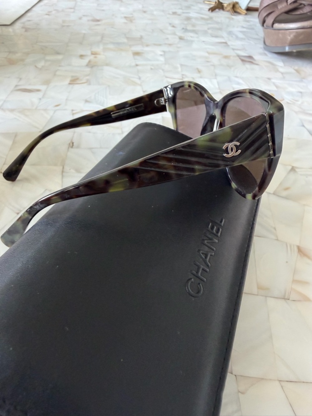 CHANEL Tortoiseshell Cat-Eye Sunglasses - Brown Gradient Lenses - Picture 2 of 3